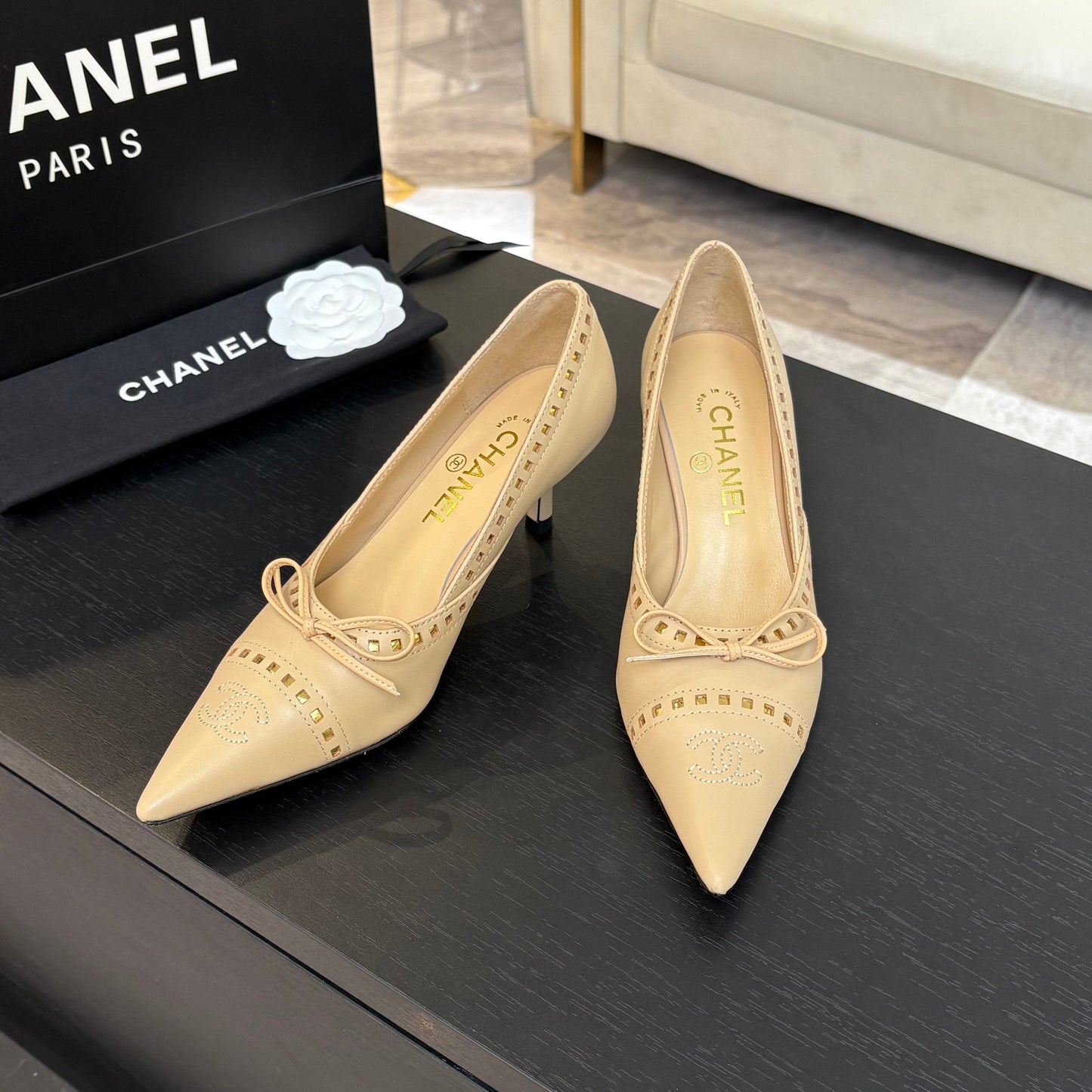 CC Bow Pointed Toe Pumps 6.5cm Beige Leather 912932