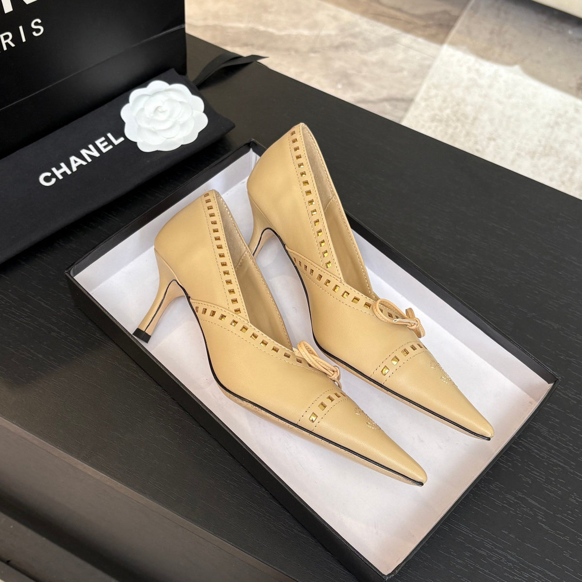 CC Bow Pointed Toe Pumps 6.5cm Beige Leather 912932