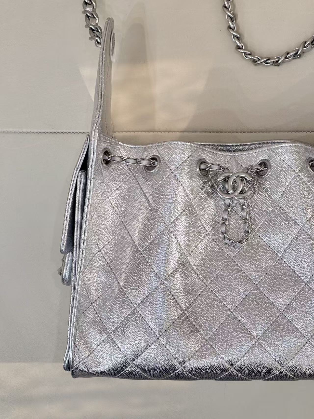 CC Cruise 25/26 Small Handbag Sliver Caviar Leather
