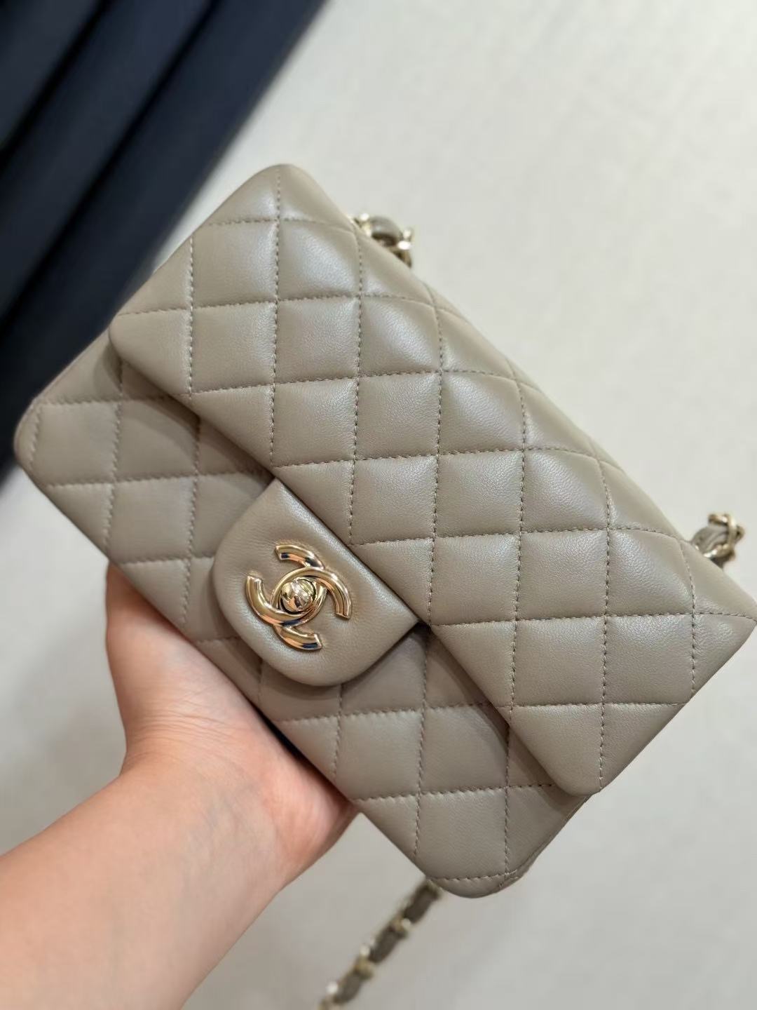 Medium Classic Flap Bag 23cm Light Beige Lambskin Gold Hardware
