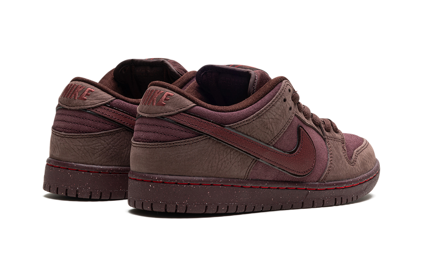 SB Dunk Low "City of Love" FN0619 600