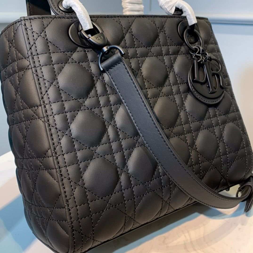 medium lady 24 black calfskin black hardware