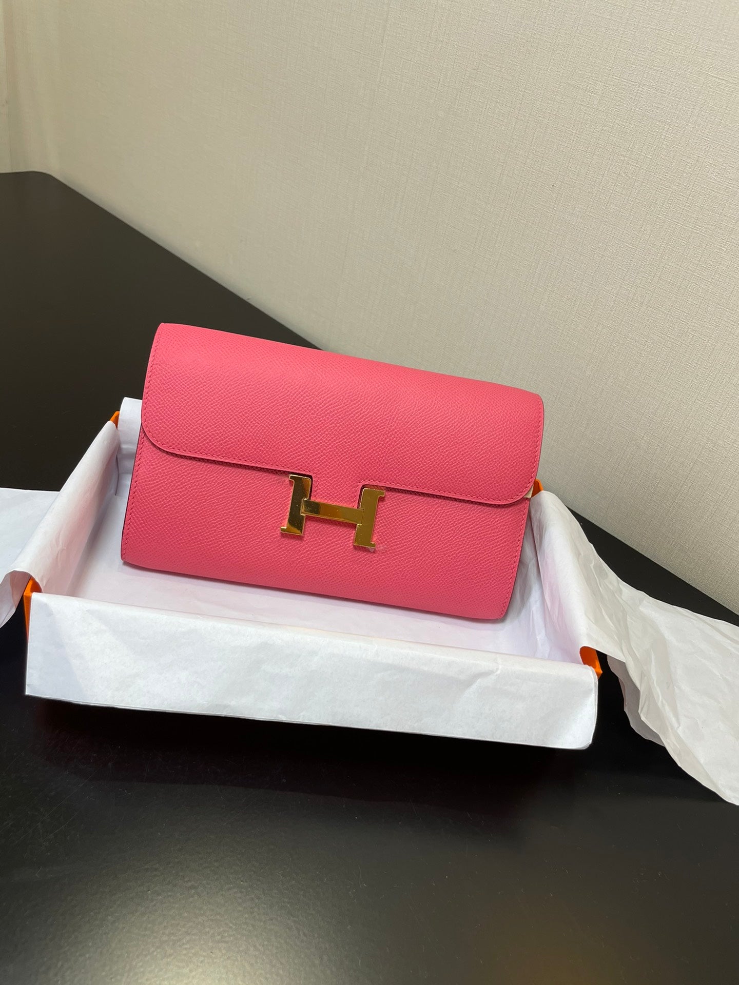 CONSTANCE TO GO 20.5 DARK PINK EPSOM GOLD HARDWARE