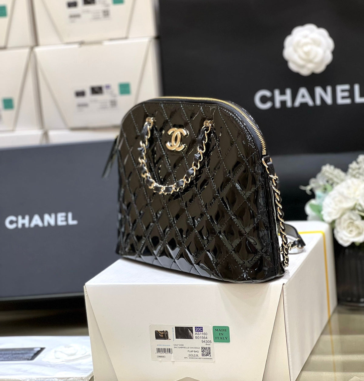 CC 23S Shell Bag 28.5cm Black Patent Leather