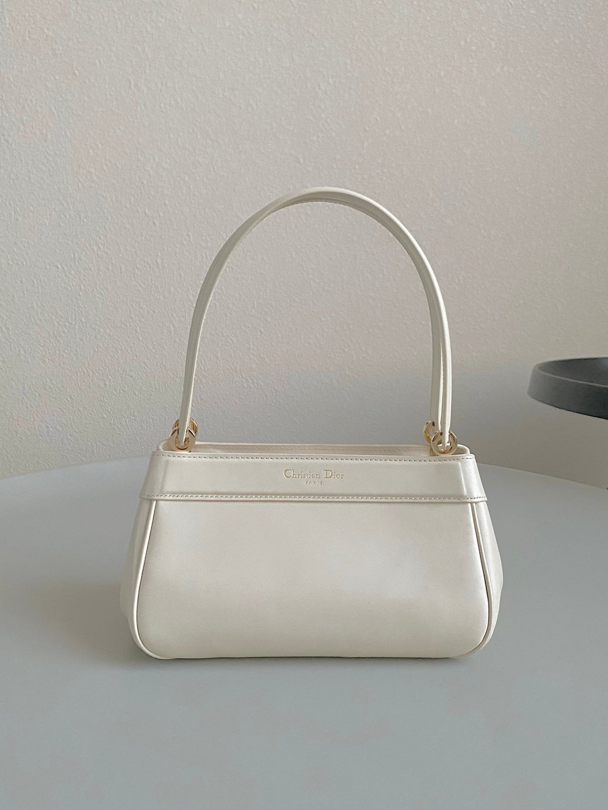 MEDIUM 22 KEY HANDBAG IN WHITE CALFSKIN