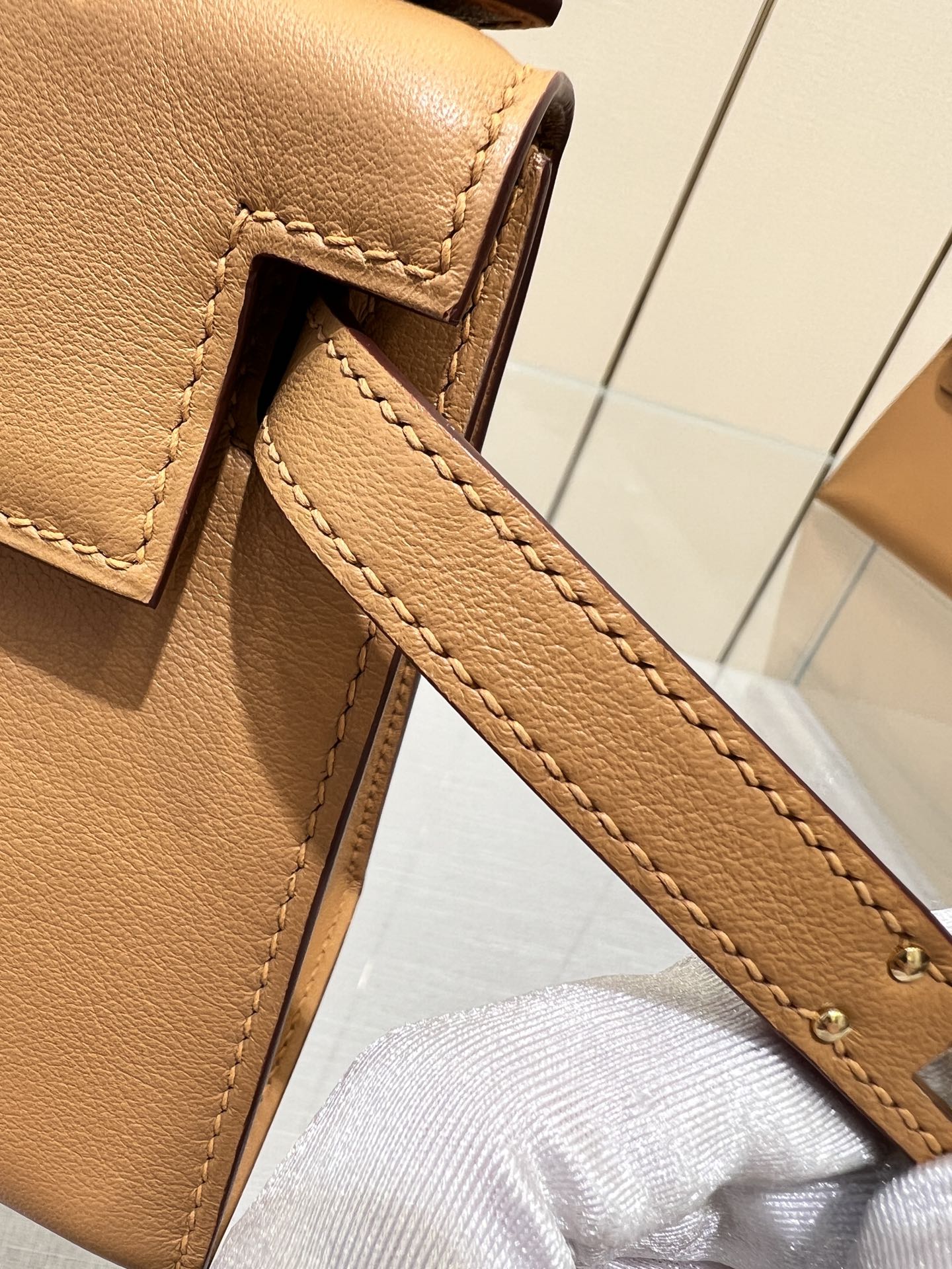 HM KELLY POCHETTE 22CM BROWN SWIFT GOLD HARDWARE