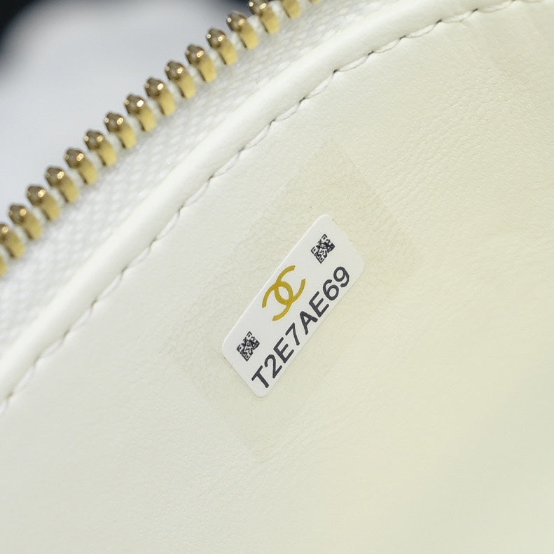 CC 26s Vanity Case White Quilted Lambskin 286288