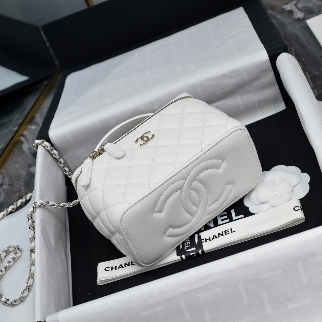 CC 26s Vanity Case White Quilted Lambskin 286288