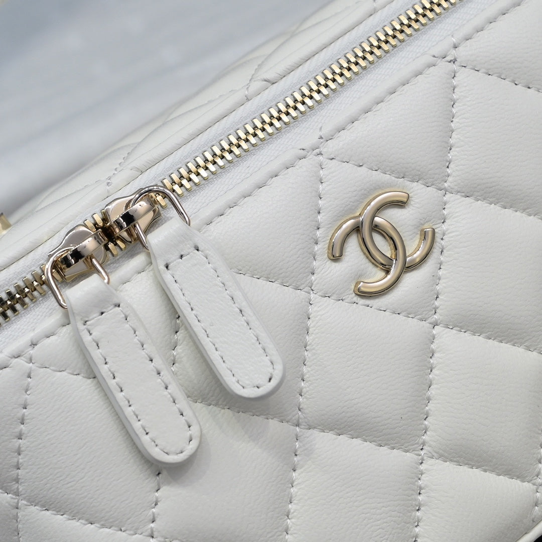 CC 26s Vanity Case White Quilted Lambskin 286288