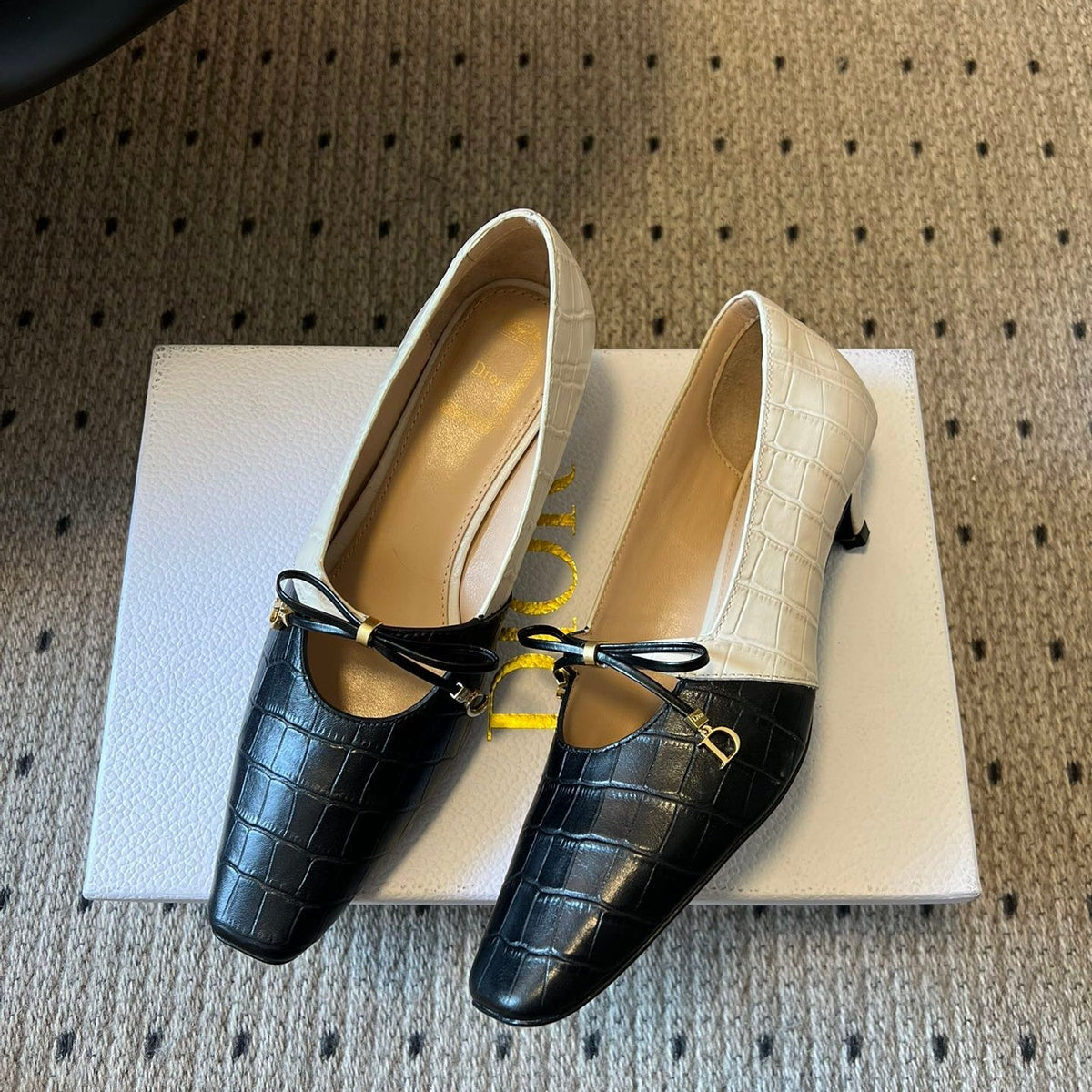CD 26s Low Heel Pump 30 Black White Cowhide 651159