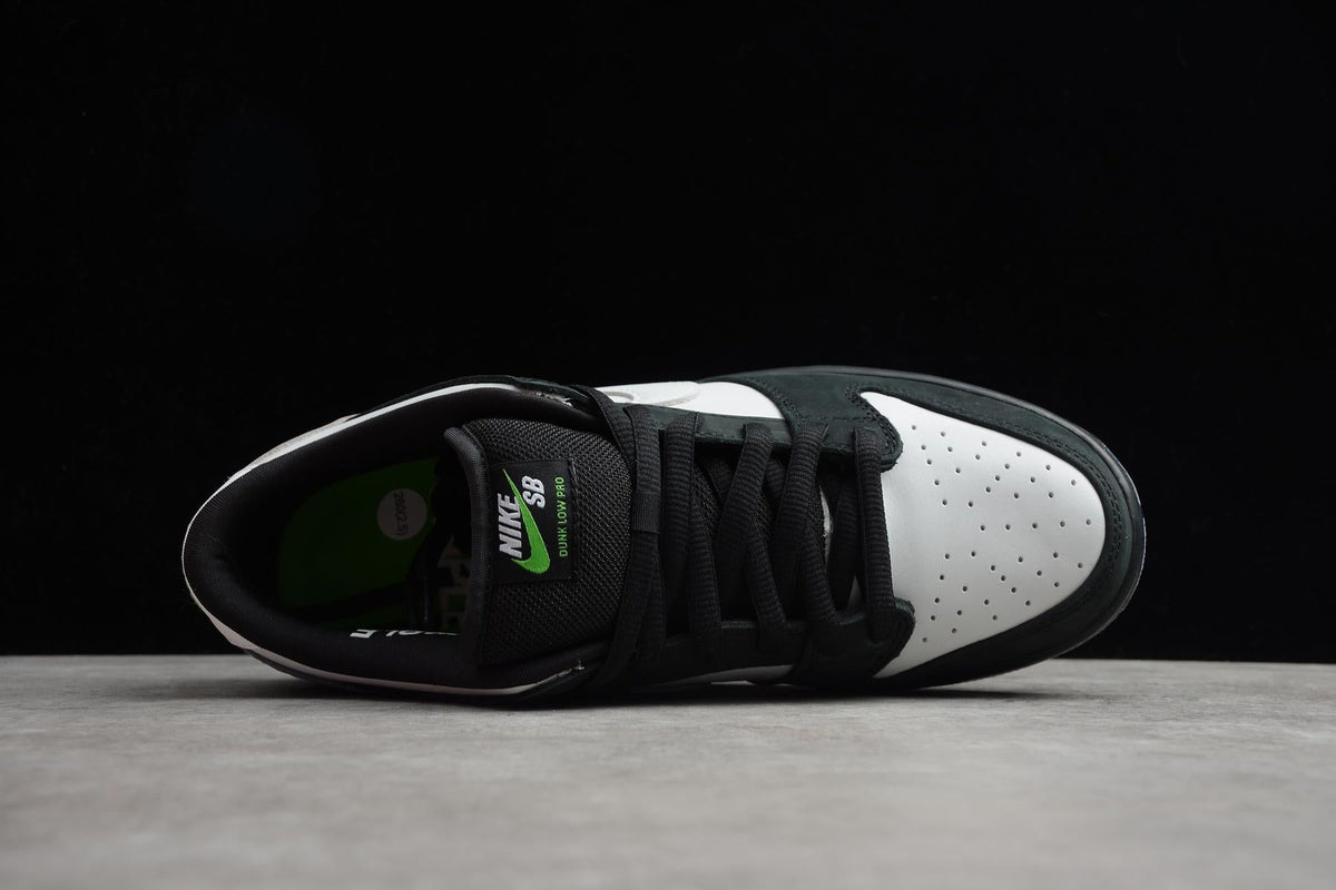 Nike SB Dunk Low Staple Panda Pigeon