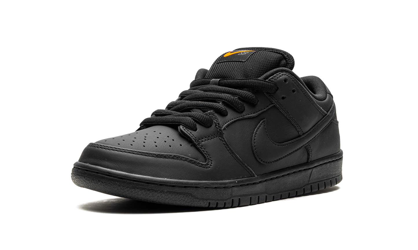 SB Dunk "Triple Black" FJ1674 001