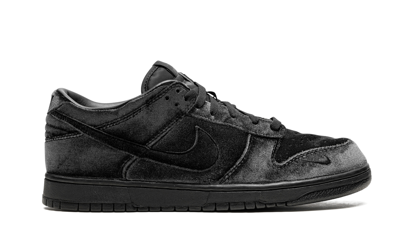 Dunk Low "Dover Street Market Triple Black Velvet" DH2686 002