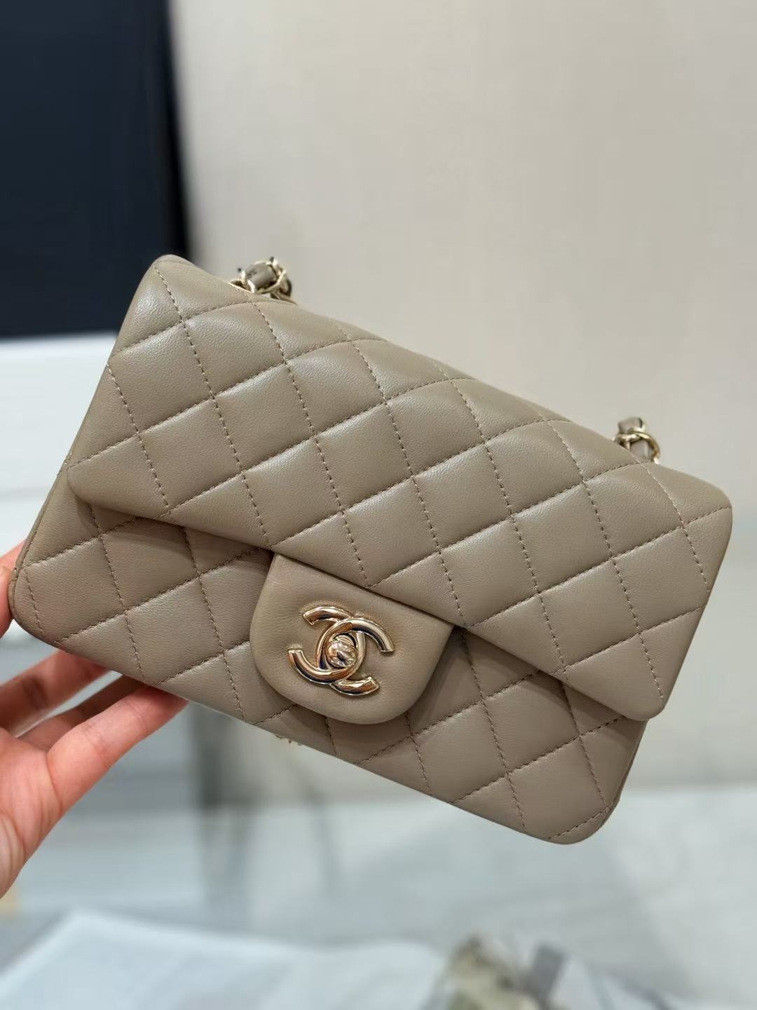 Medium Classic Flap Bag 23cm Light Beige Lambskin Gold Hardware