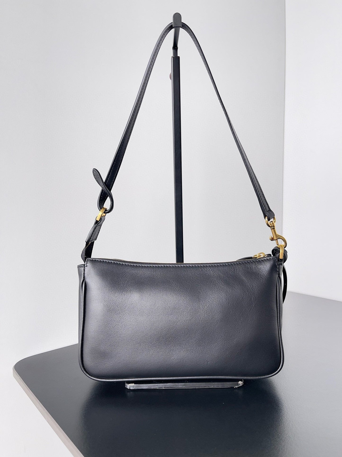 RODEO 22 IN BLACK CALFSKIN GOLD HARDWARE