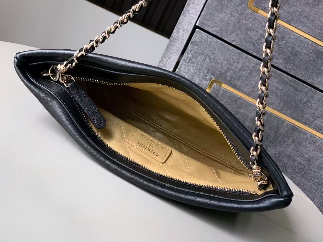 Chanel 2025 Shiny Pearl Clutch With Chain Bag 24cm Black Lambskin