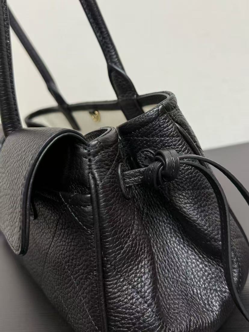 CC 26ss Small Shopping Bag 30.5cm Black Grain Leather