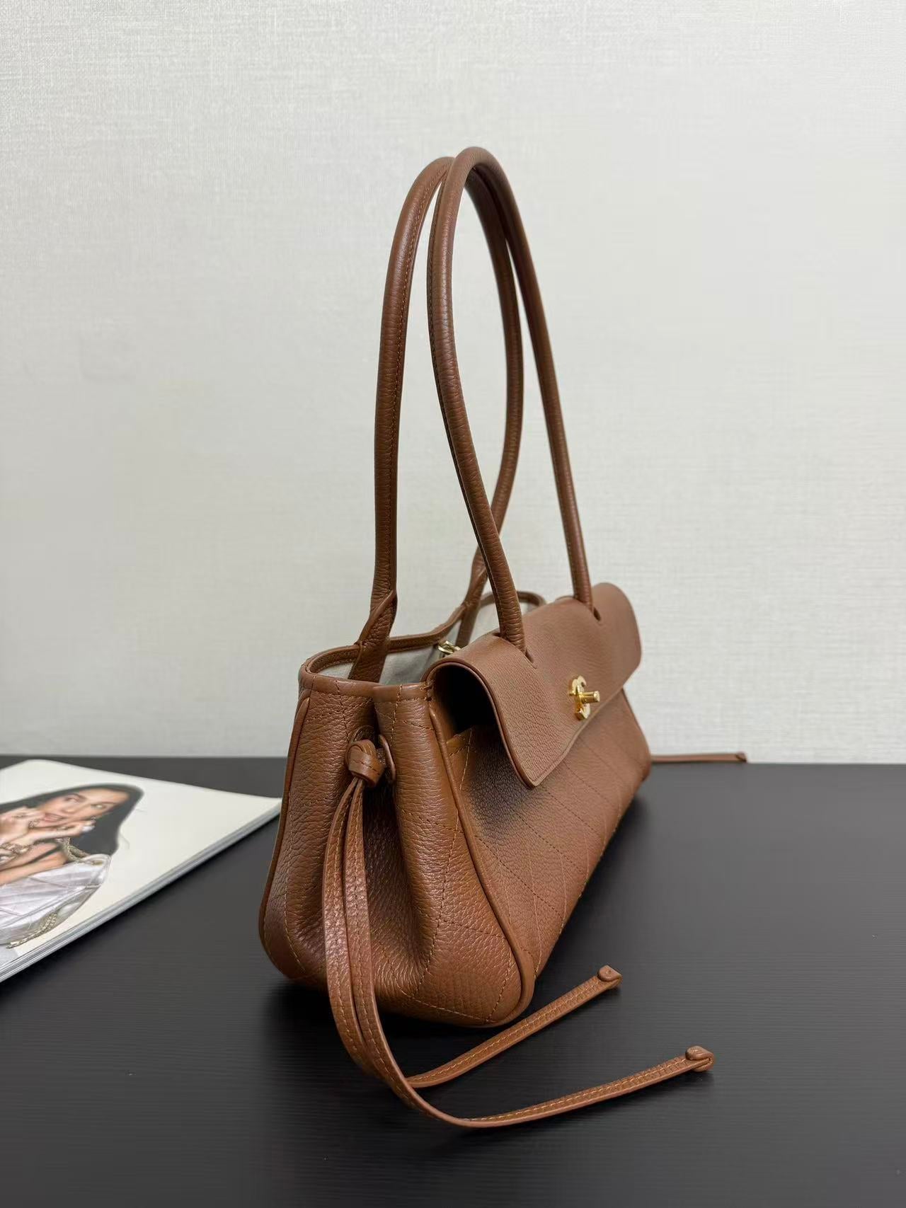 CC 26ss Small Shopping Bag 30.5cm Brown Grain Leather