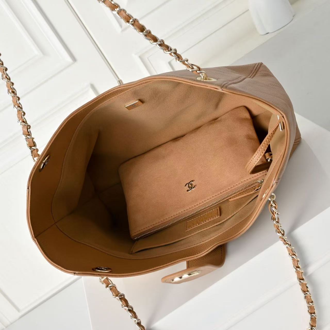 CC Maxi Shopping Bag Brown Grain Calfskin