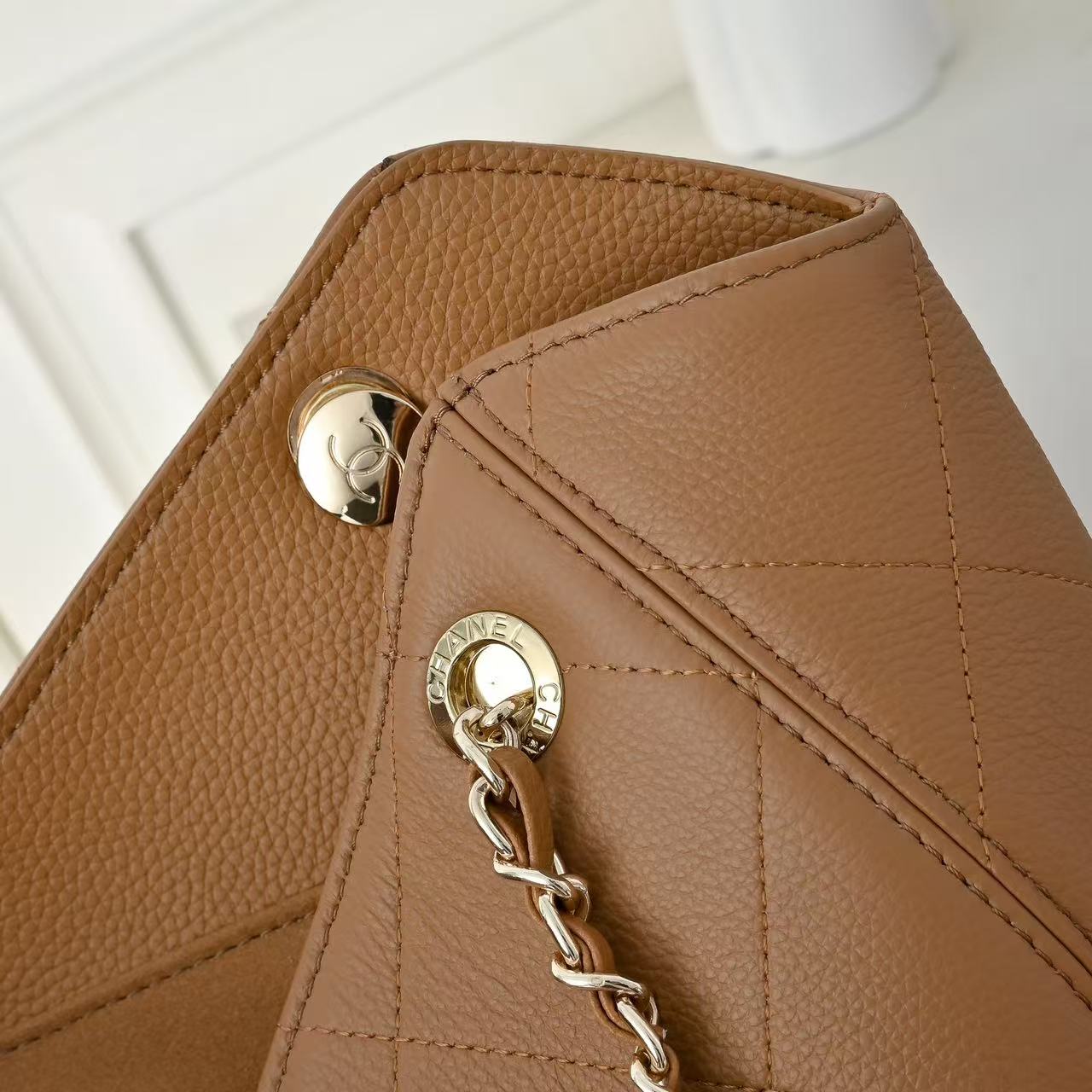 CC Maxi Shopping Bag Brown Grain Calfskin