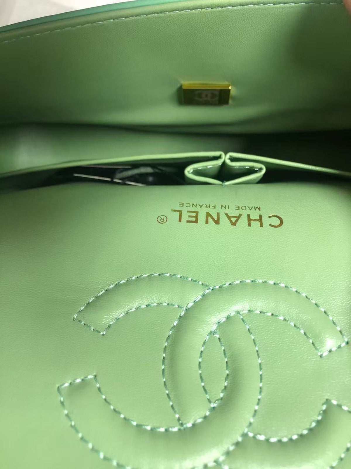 Chanel 2026 Flap Bag 25cm Green Quilted Lambskin