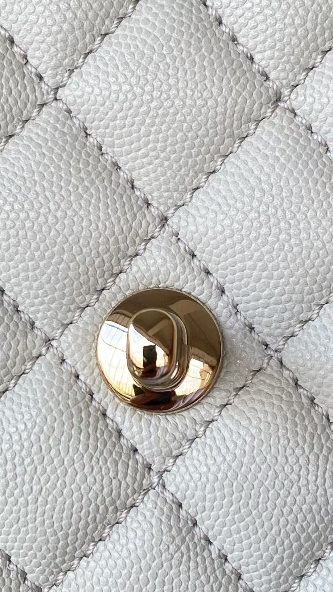 CC 25s Handle Bag 19 White Caviar Gold Hardware