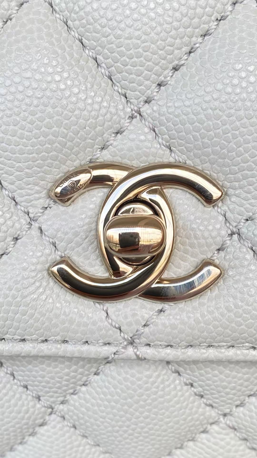 CC 25s Handle Bag 19 White Caviar Gold Hardware