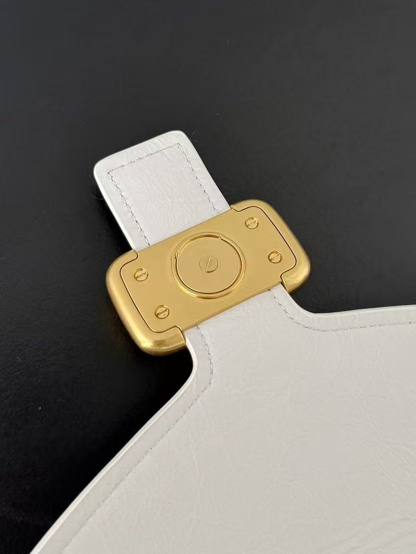 Clicca Shoulder Bag Medium White Arena Lambskin