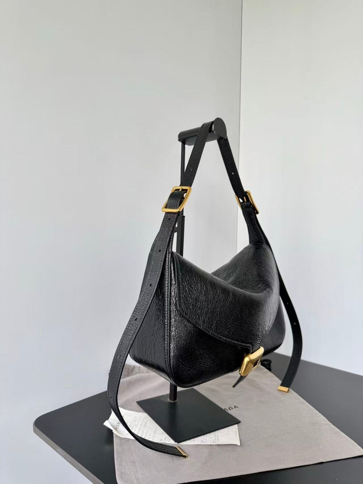 Clicca Shoulder Bag Medium Black Arena Lambskin
