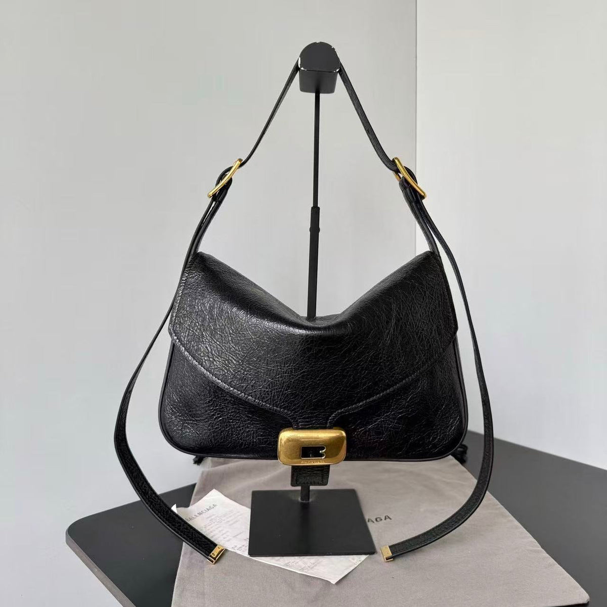Clicca Shoulder Bag Medium Black Arena Lambskin