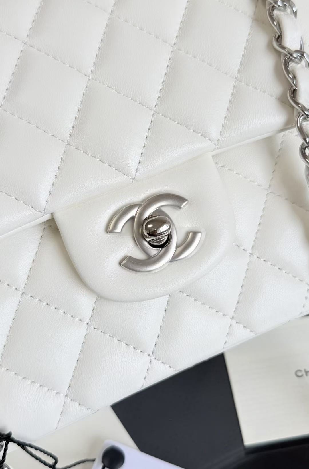 CC Flap Bag Jumbo 23cm White Lambskin Silver Hardware