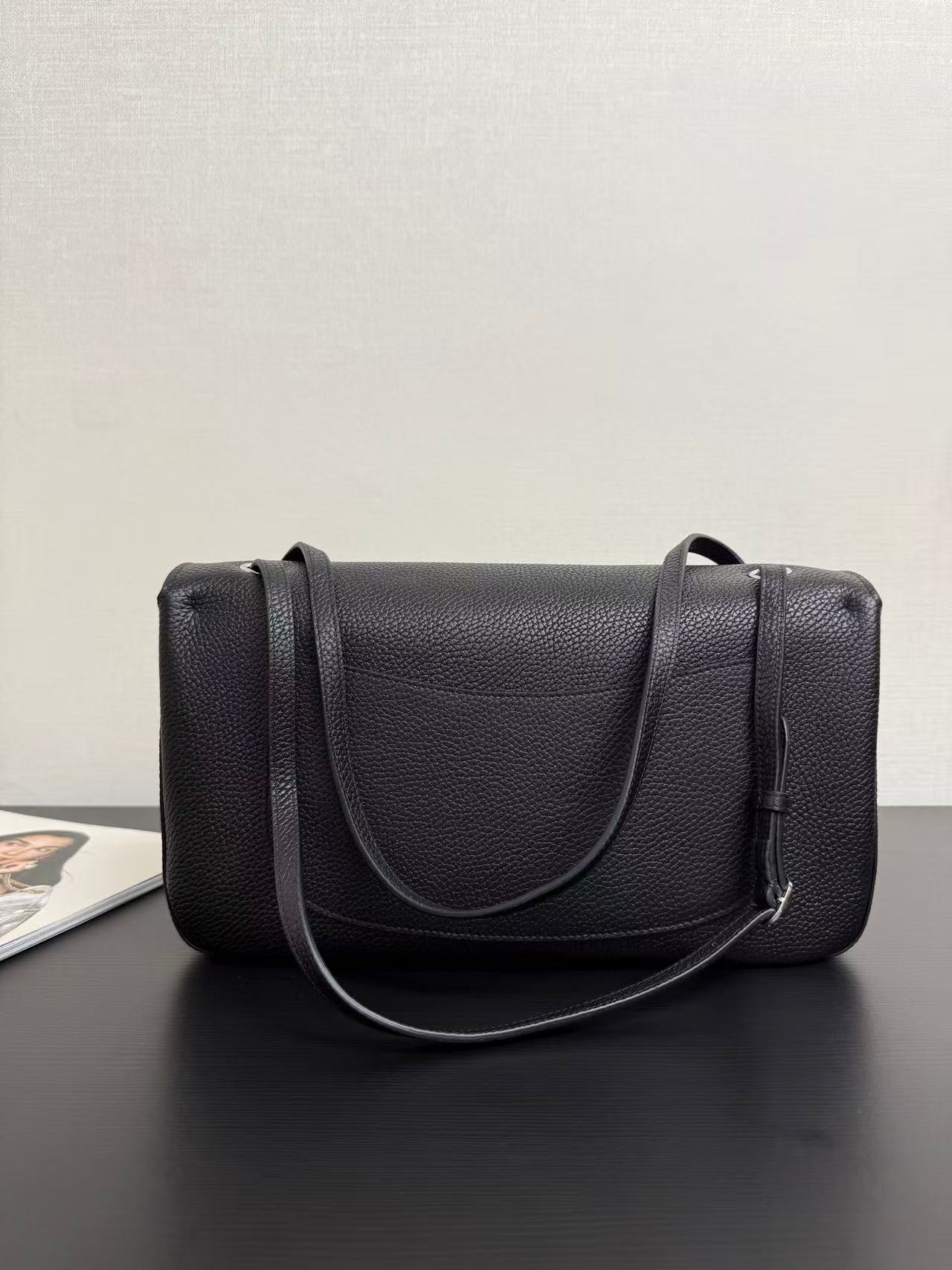Chanel 2026 Maxi Flap Bag 29cm Black Calfskin