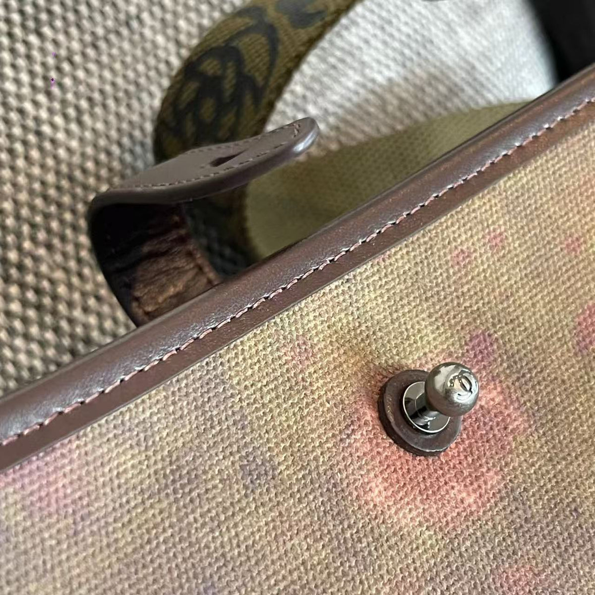 CC Graffiti On The Pavements Messenger Bag Multicolor Canvas