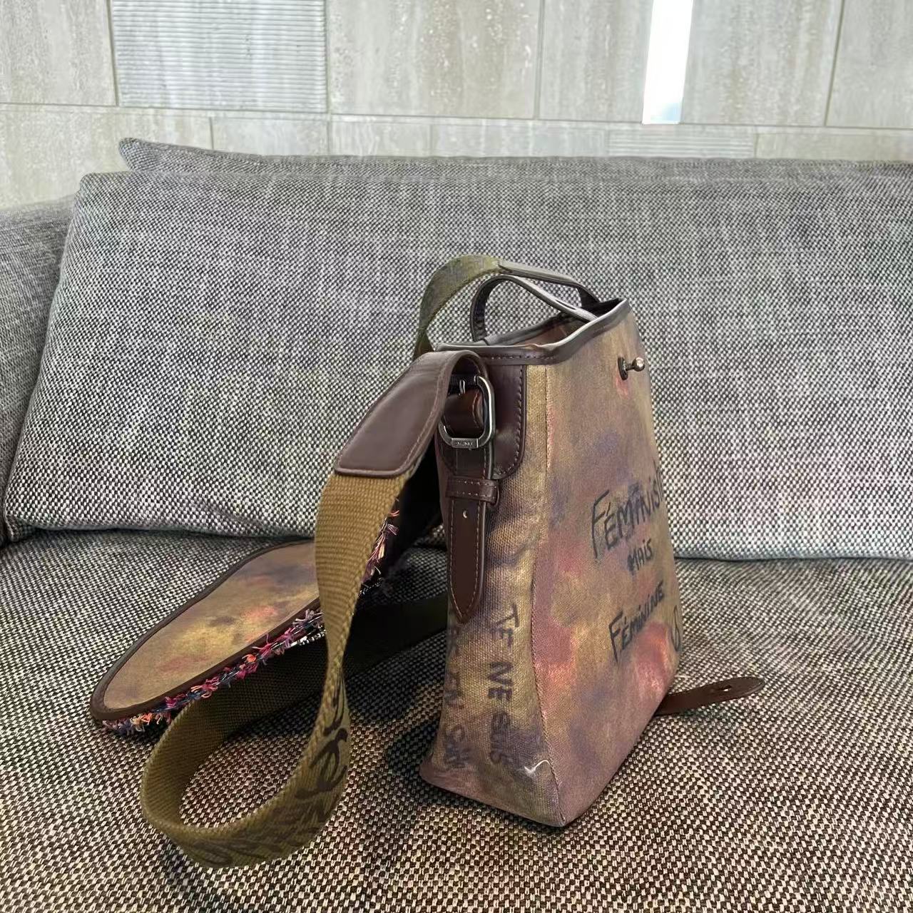 CC Graffiti On The Pavements Messenger Bag Multicolor Canvas