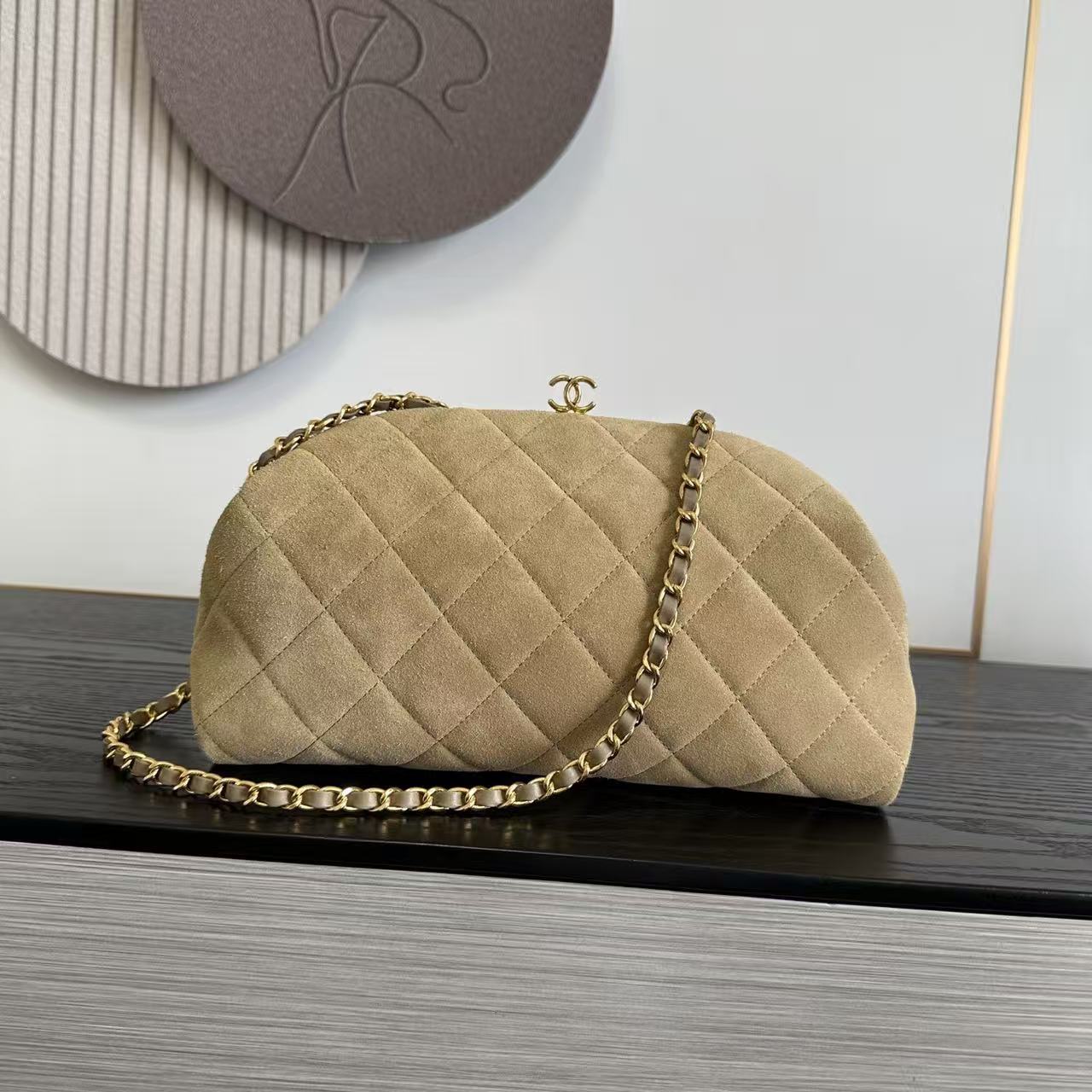 CC Large Quilted Clutch Chain Brown Suede 2026