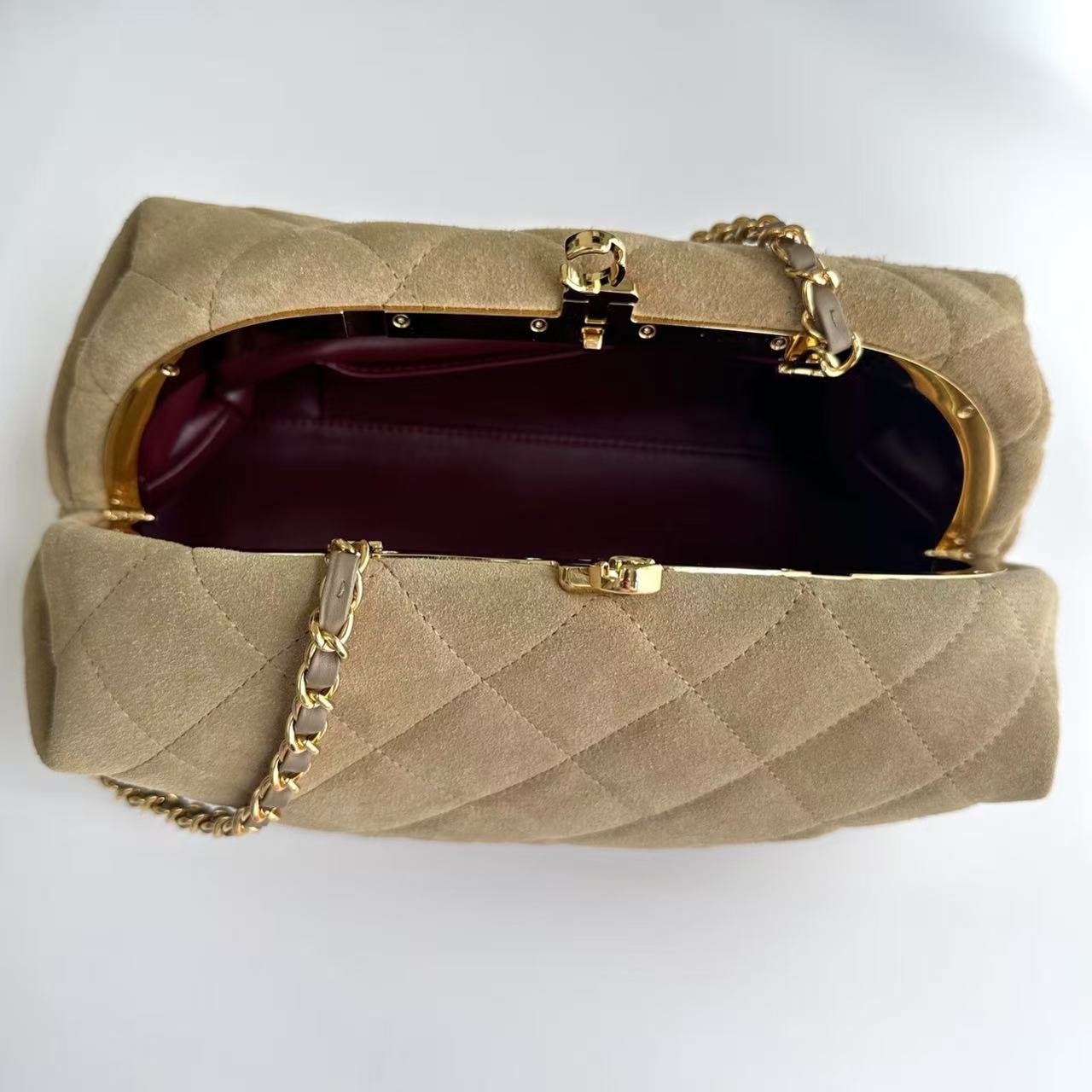 CC Large Quilted Clutch Chain Brown Suede 2026