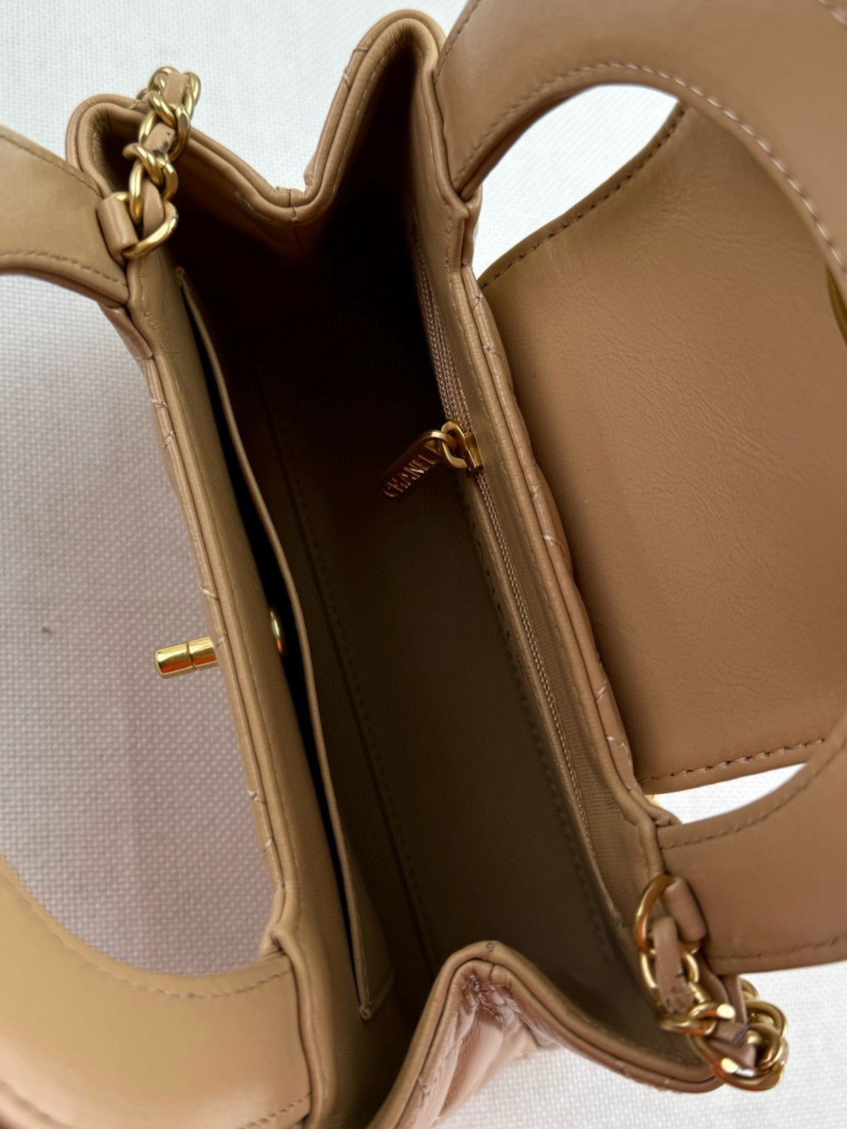 cc 24a nano 19cm kelly shopper bag beige lambskin