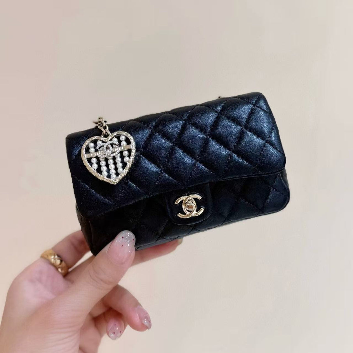 CC 25A Mini Coco Mark Heart x Pearl Charm Bag 12.5cm Black Lambskin