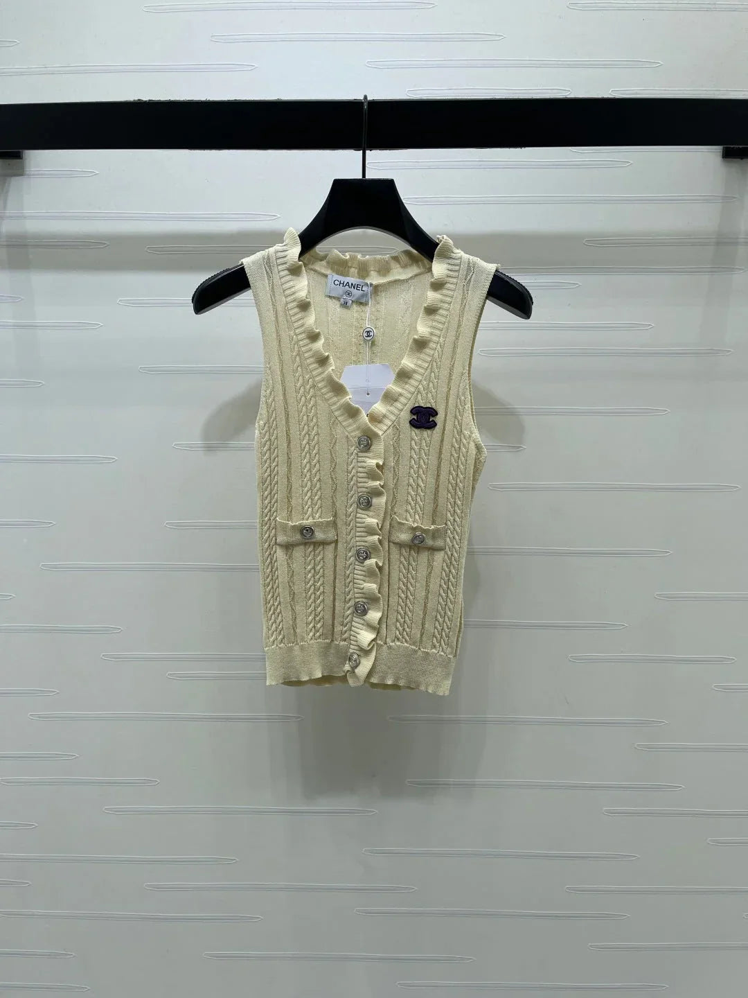 Chanel 2026 Ruffled Knit V-neck Vest Wool 395750