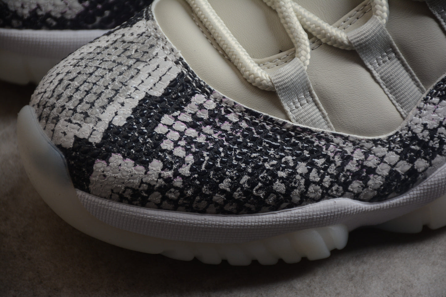AJ 11 Low Snake