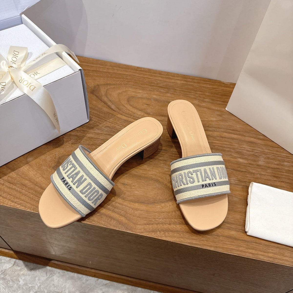 CD 26s Embroidered Sandals 45 Canvas Cowhide 685471