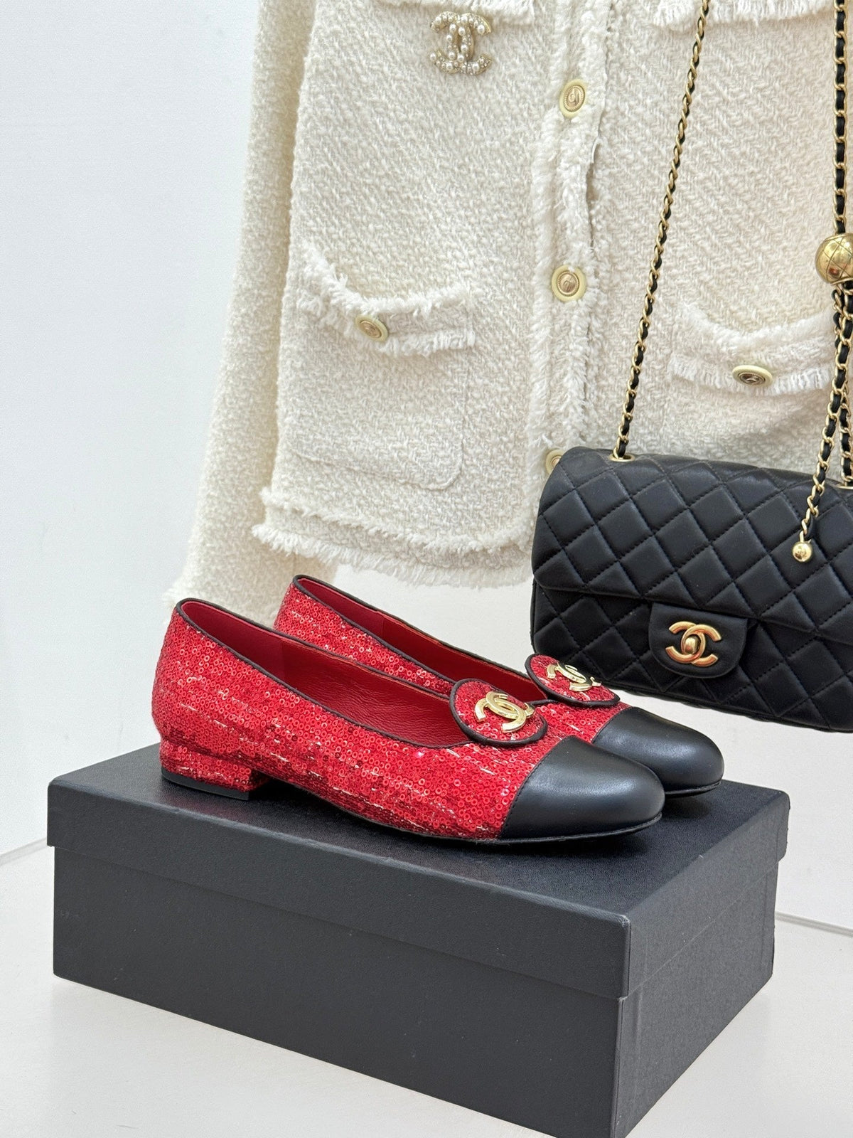 CC 2026 Loafers Sequined Fabric Sheepskin Gold Logo