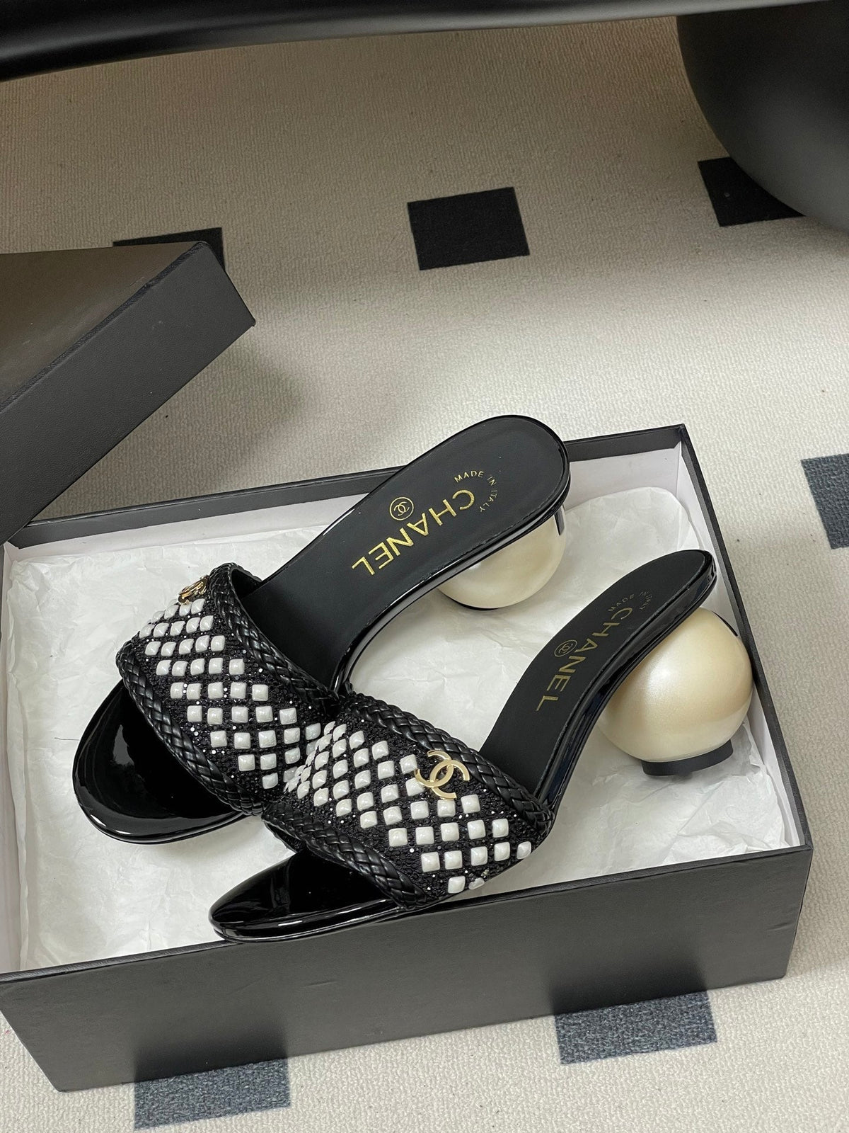 CC 2026 Pearl Flats Sandals 70 Rhinestones Woven Sheepskin