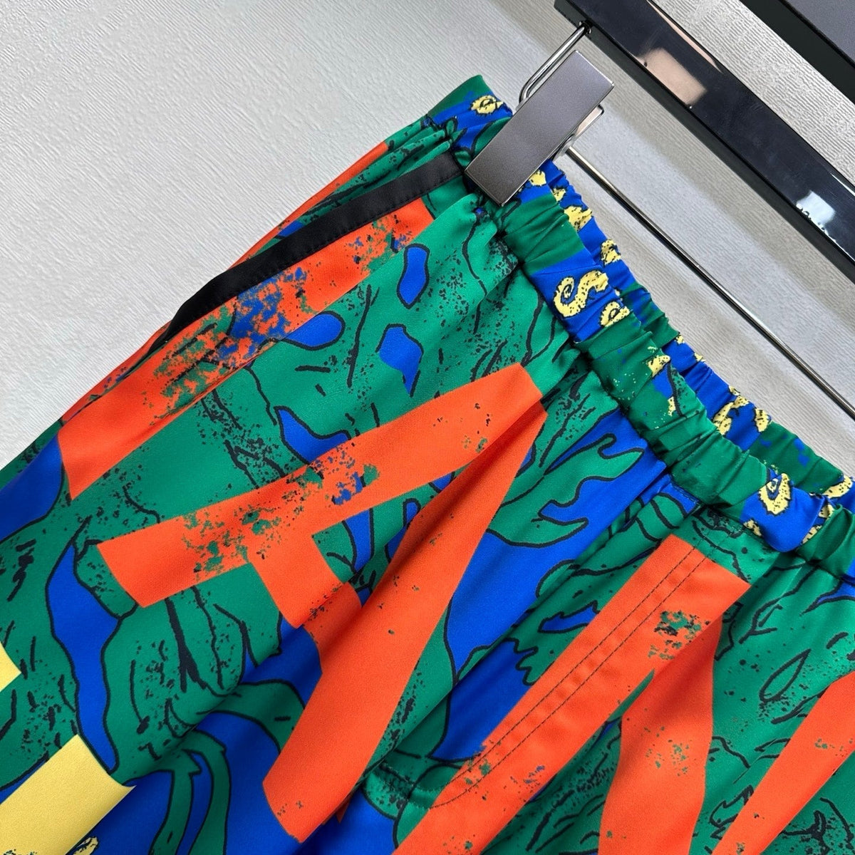 CC 26 Artistic Print Straight-Leg Trousers in Polyamide