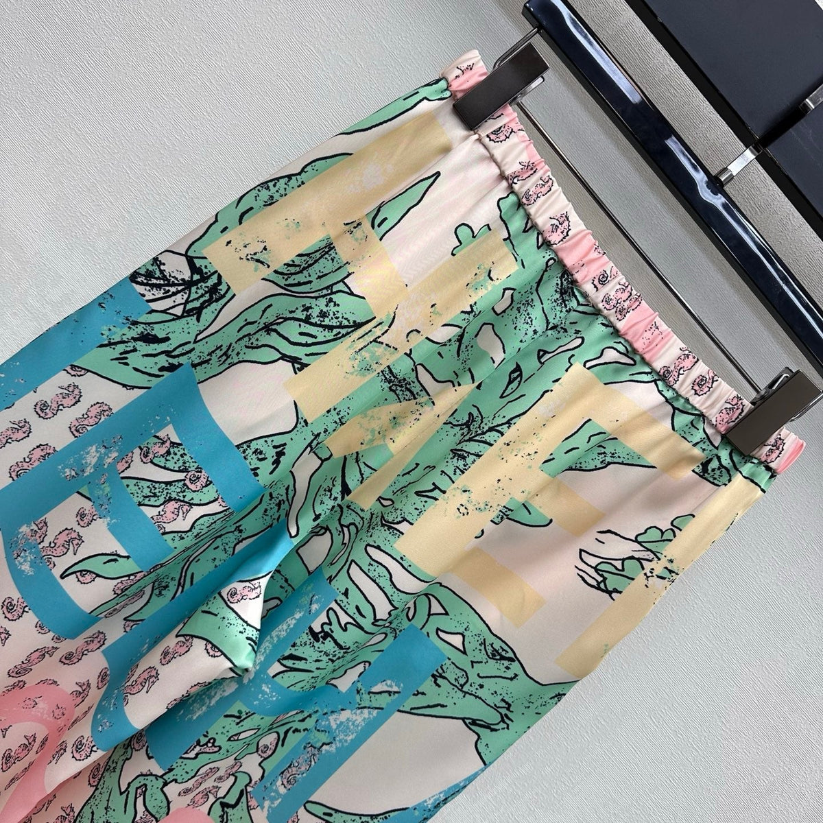 CC 26 Artistic Print Straight-Leg Trousers in Polyamide
