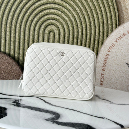 CC Classic Pouch CC Logo Diamond Quilted White Caviar Calfskin