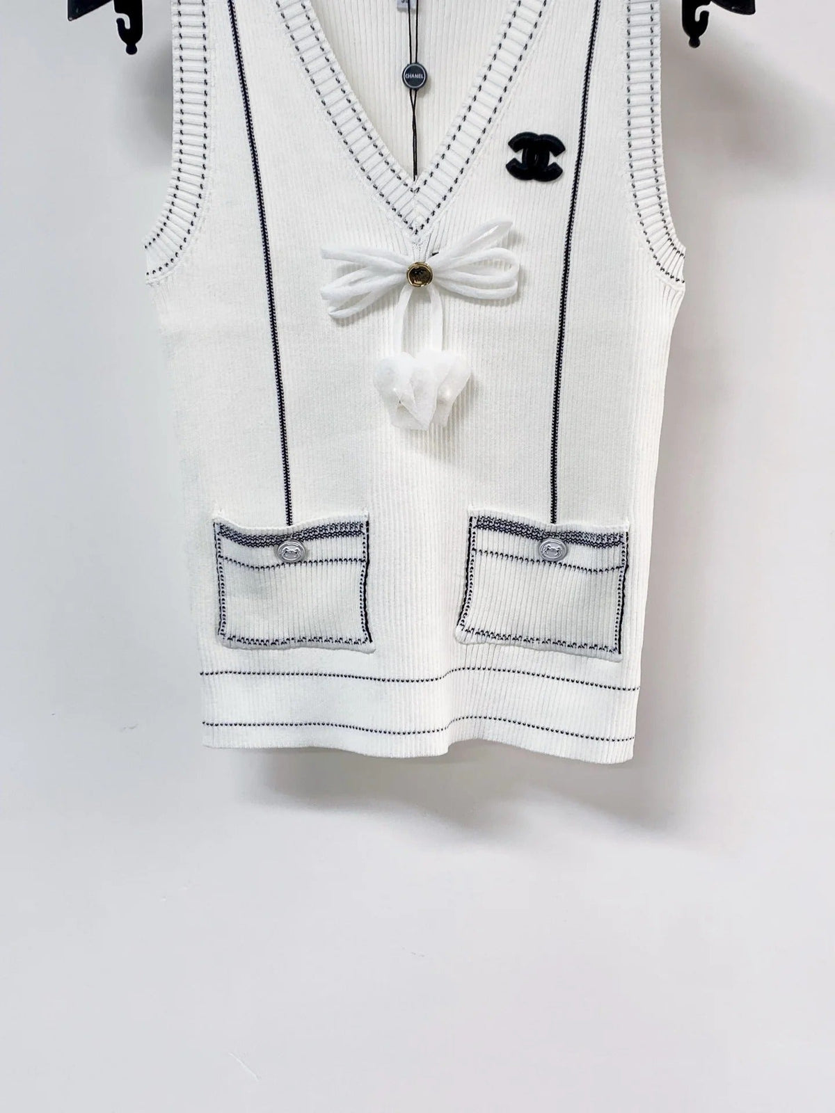 Chanel 2026 Bow V-neck Vest White Wool 212271