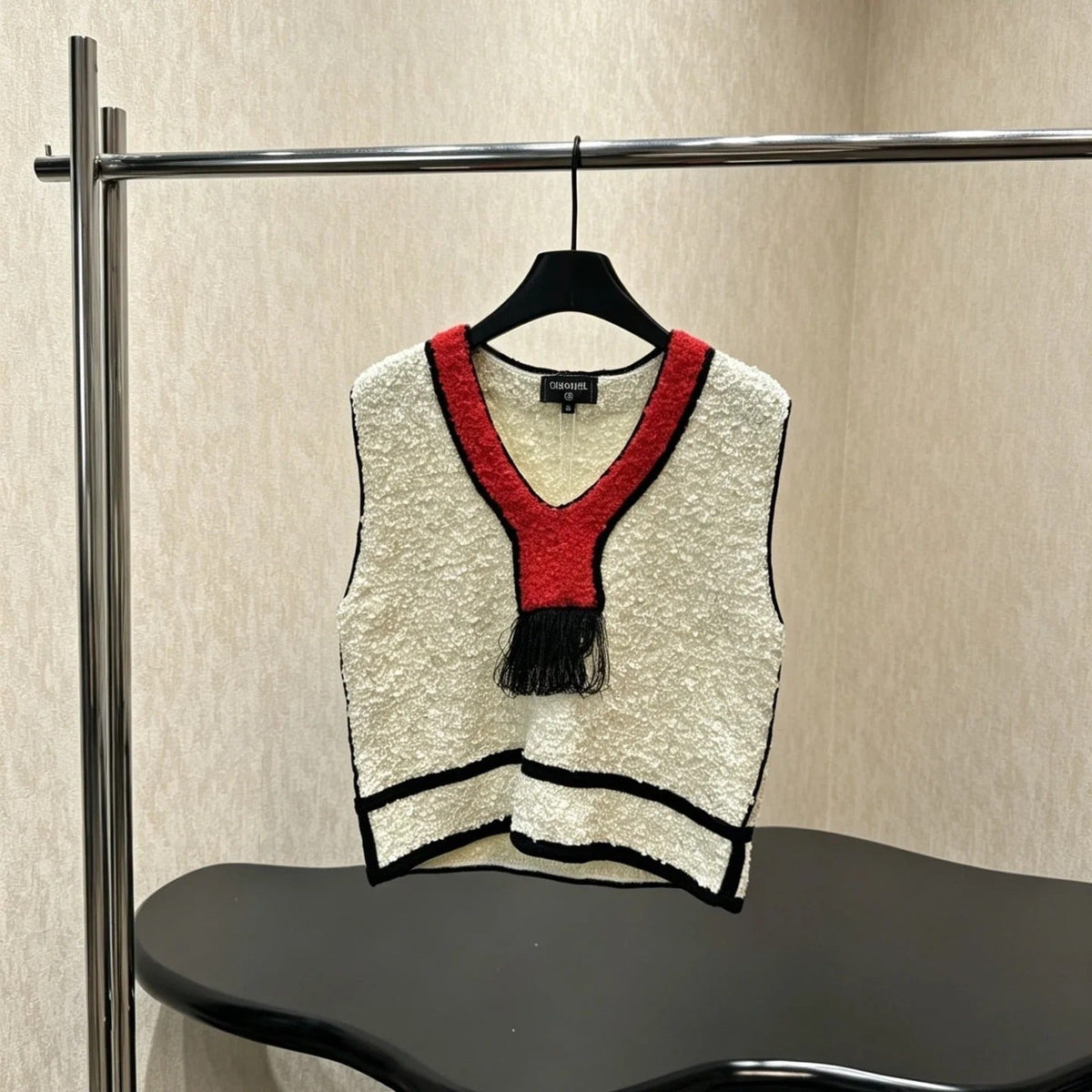 Chanel Vest White Red in Tweed 274147