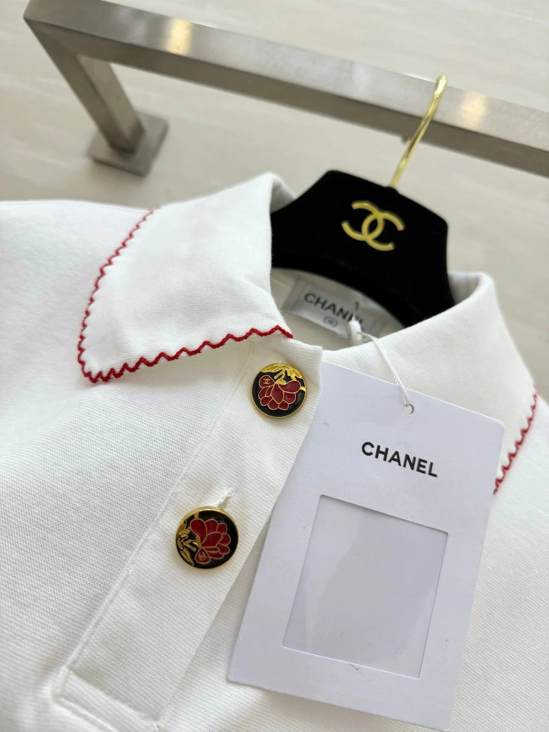 Chanel 2026 Red-Trimmed Peter Pan Collar Polo Short-Sleeve White Cotton 666394