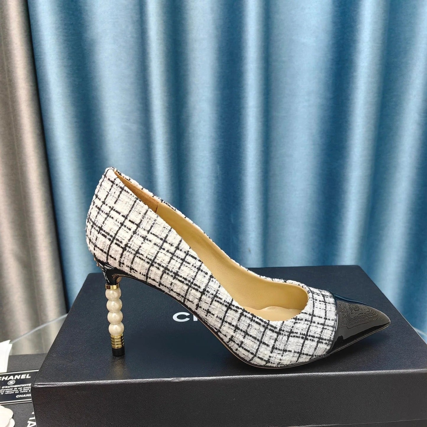 Chanel 26 Pointed Toe 85mm Pearl White in Coarse Tweed 712806